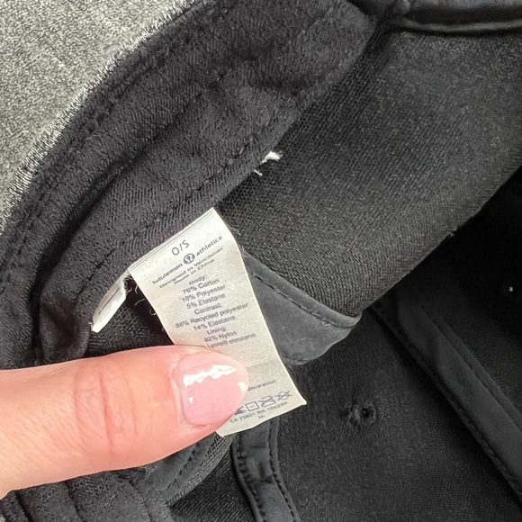 Grey Lululemon hat. One size. - Picture 3 of 4